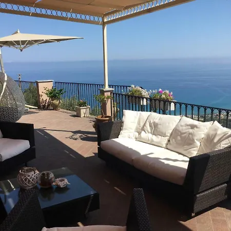 Angela Luxury تْشيفالو